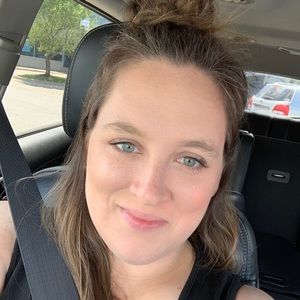 Meet your Posher, Lora